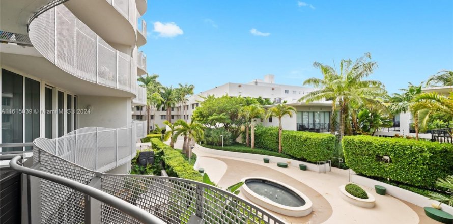 Condominio en Miami Beach, Florida, 1 dormitorio  № 1860238