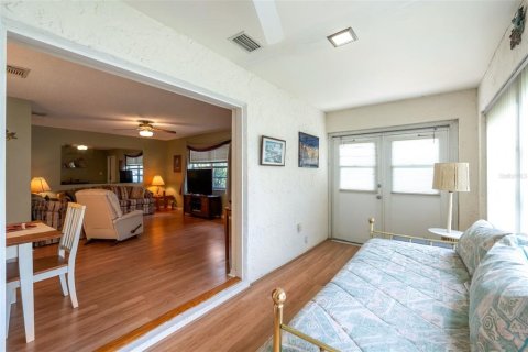 Condo in Sun City Center, Florida, 1 bedroom  № 1866053 - photo 3