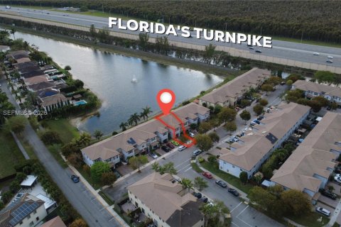 Adosado en venta en Doral, Florida, 4 dormitorios, 177.63 m2 № 2015961 - foto 23
