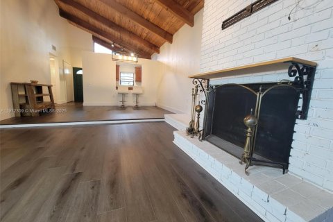 Townhouse in Miami, Florida 2 bedrooms, 100.33 sq.m. № 1968279 - photo 29