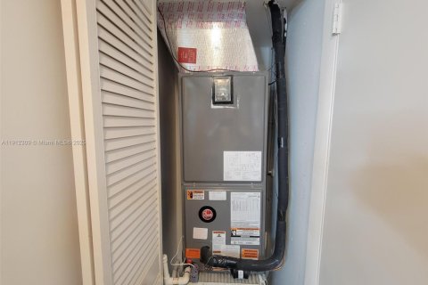 Townhouse in Miami, Florida 2 bedrooms, 100.33 sq.m. № 1968279 - photo 20