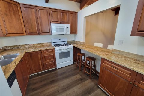 Townhouse in Miami, Florida 2 bedrooms, 100.33 sq.m. № 1968279 - photo 22