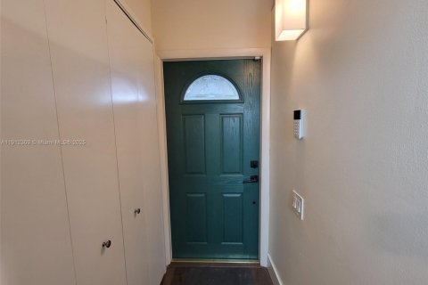 Townhouse in Miami, Florida 2 bedrooms, 100.33 sq.m. № 1968279 - photo 8