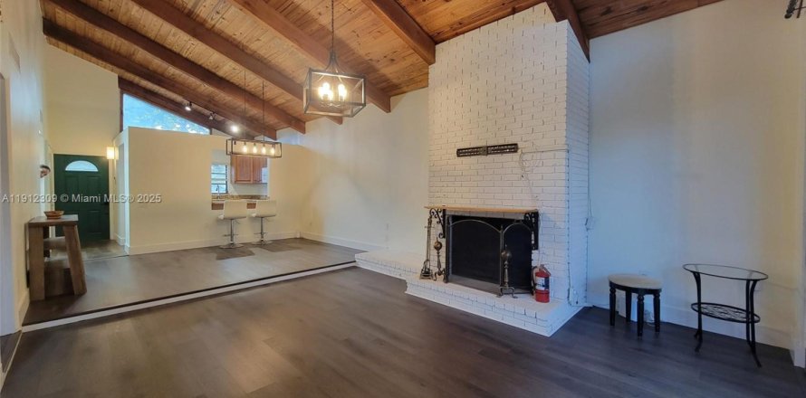 Townhouse in Miami, Florida 2 bedrooms, 100.33 sq.m. № 1968279