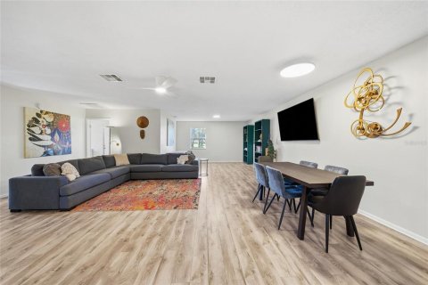 House in Hudson, Florida 4 bedrooms, 220.18 sq.m. № 2431080 - photo 4