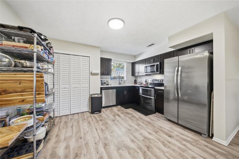 House in Hudson, Florida 4 bedrooms, 220.18 sq.m. № 2431080 - photo 8