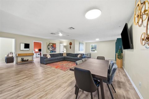 House in Hudson, Florida 4 bedrooms, 220.18 sq.m. № 2431080 - photo 3