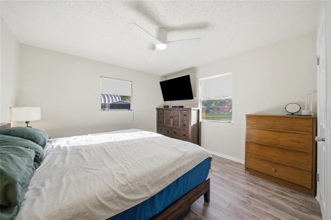 House in Hudson, Florida 4 bedrooms, 220.18 sq.m. № 2431080 - photo 9