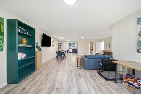 House in Hudson, Florida 4 bedrooms, 220.18 sq.m. № 2431080 - photo 5