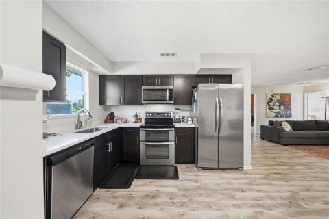 House in Hudson, Florida 4 bedrooms, 220.18 sq.m. № 2431080 - photo 6
