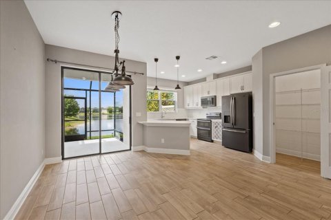 Townhouse in Lutz, Florida 3 bedrooms, 172.15 sq.m. № 2215805 - photo 9