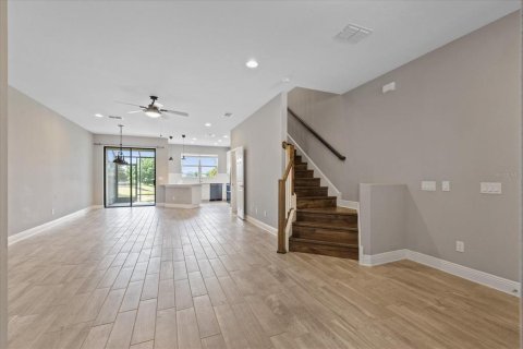 Townhouse in Lutz, Florida 3 bedrooms, 172.15 sq.m. № 2215805 - photo 7
