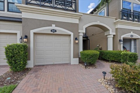 Townhouse in Lutz, Florida 3 bedrooms, 172.15 sq.m. № 2215805 - photo 5