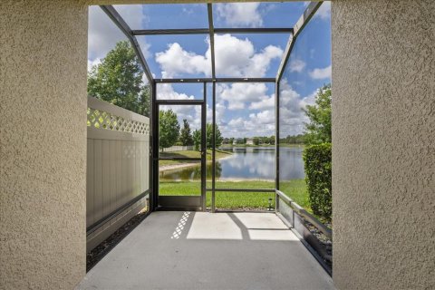 Townhouse in Lutz, Florida 3 bedrooms, 172.15 sq.m. № 2215805 - photo 15