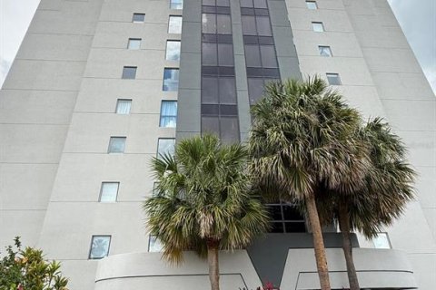 Condo in Orlando, Florida, 2 bedrooms  № 1750692 - photo 1