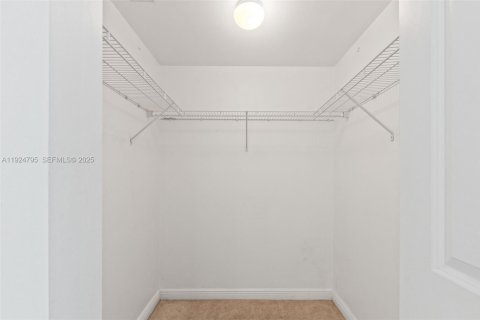 Condominio en venta en Hallandale Beach, Florida, 1 dormitorio, 85.01 m2 № 1984225 - foto 12