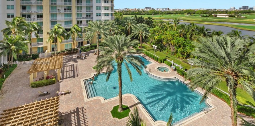 Condominio en Hallandale Beach, Florida, 1 dormitorio  № 1984225