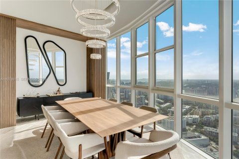 Снять в аренду кондоминиум в Санни-Айлс-Бич, Флорида 6 спален, 532.05м2, № 2079784 - фото 5