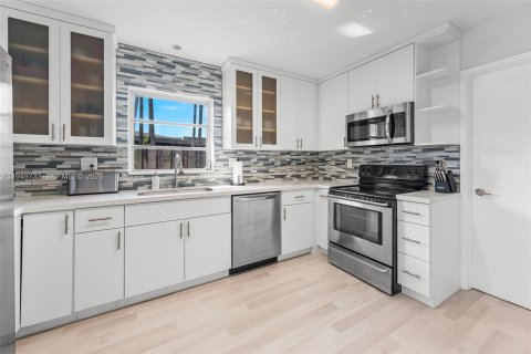 Купить виллу или дом в Окленд-Парк, Флорида 2 спальни, 105.91м2, № 2005526 - фото 13