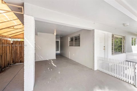 Купить виллу или дом в Окленд-Парк, Флорида 2 спальни, 105.91м2, № 2005526 - фото 27