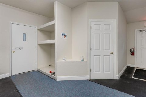 Commercial property in Spring Hill, Florida 531.4 sq.m. № 2205390 - photo 17