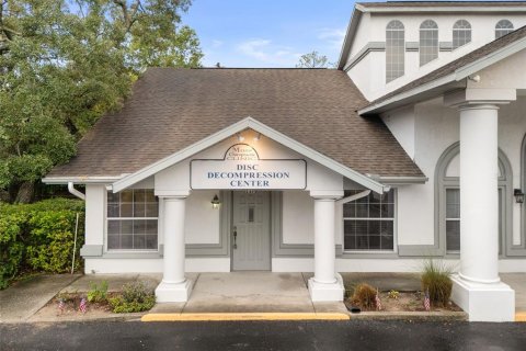 Commercial property in Spring Hill, Florida 531.4 sq.m. № 2205390