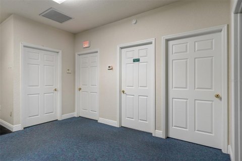 Commercial property in Spring Hill, Florida 531.4 sq.m. № 2205390 - photo 12