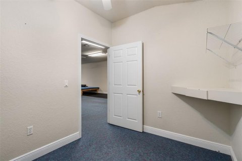 Commercial property in Spring Hill, Florida 531.4 sq.m. № 2205390 - photo 14