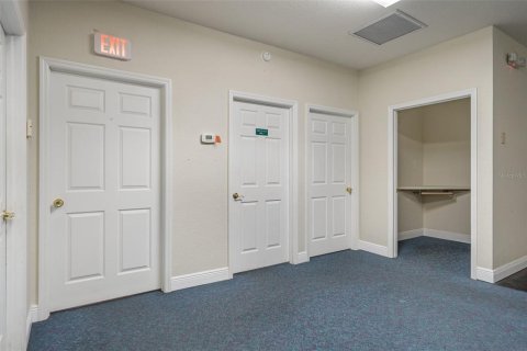 Commercial property in Spring Hill, Florida 531.4 sq.m. № 2205390 - photo 11