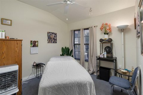 Commercial property in Spring Hill, Florida 531.4 sq.m. № 2205390 - photo 18