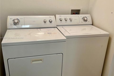 Снять в аренду кондоминиум в Уэст-Палм-Бич, Флорида 3 комнаты, 86.58м2, № 2245862 - фото 18