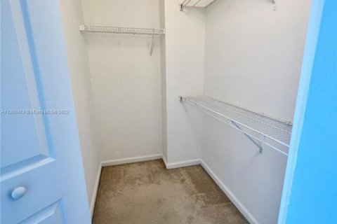 Снять в аренду кондоминиум в Уэст-Палм-Бич, Флорида 3 комнаты, 86.58м2, № 2245862 - фото 16