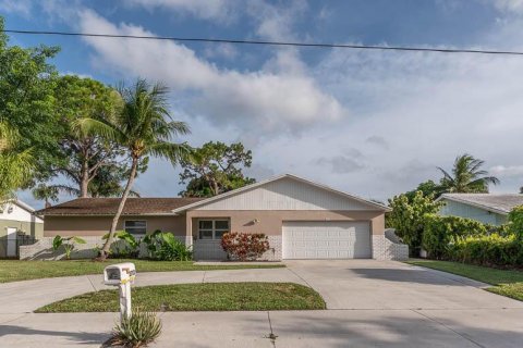 House in Delray Beach, Florida 3 bedrooms, 149.02 sq.m. № 2078723
