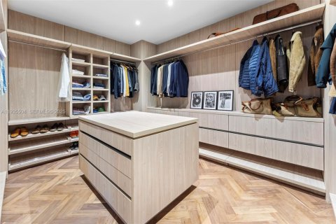 Casa en alquiler en Miami, Florida, 5 dormitorios, 525.73 m2 № 1993609 - foto 21