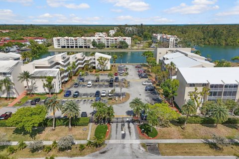 Condo in Cutler Bay, Florida, 2 bedrooms  № 1980190 - photo 15