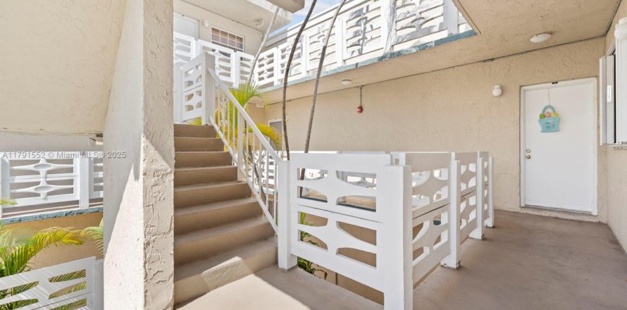 Condo in Cutler Bay, Florida, 2 bedrooms  № 1980190