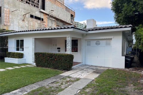 House in Miami Beach, Florida 3 bedrooms, 182.27 sq.m. № 2012720