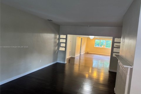 Casa en alquiler en Miami Beach, Florida, 3 dormitorios, 182.27 m2 № 2012720 - foto 8