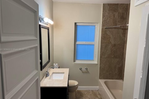 Casa en alquiler en Miami Beach, Florida, 3 dormitorios, 182.27 m2 № 2012720 - foto 6