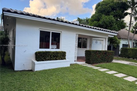 Casa en alquiler en Miami Beach, Florida, 3 dormitorios, 182.27 m2 № 2012720 - foto 2