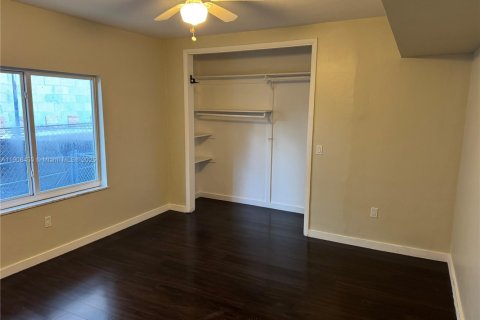 Casa en alquiler en Miami Beach, Florida, 3 dormitorios, 182.27 m2 № 2012720 - foto 7