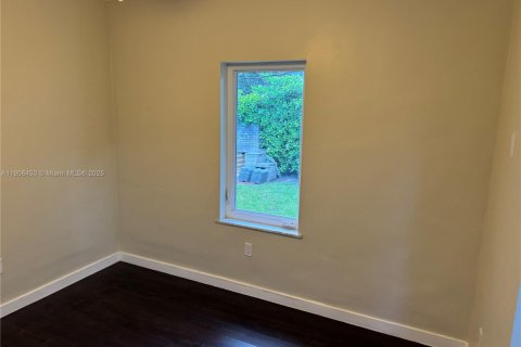 Casa en alquiler en Miami Beach, Florida, 3 dormitorios, 182.27 m2 № 2012720 - foto 14