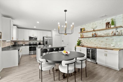 House in Edgewater, Florida 4 bedrooms, 239.97 sq.m. № 1662081 - photo 13