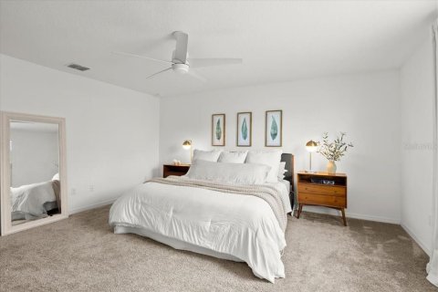 House in Edgewater, Florida 4 bedrooms, 239.97 sq.m. № 1662081 - photo 24
