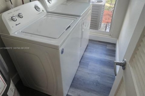 Condo in Boynton Beach, Florida, 2 bedrooms  № 2003065 - photo 15