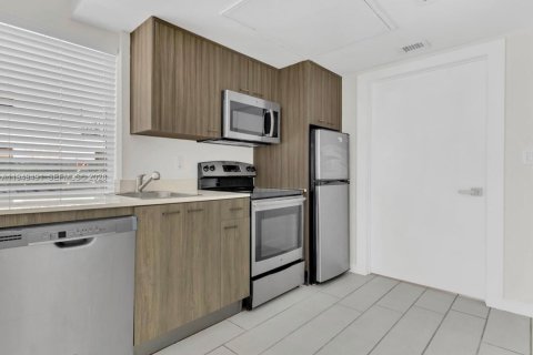 Снять в аренду квартиру в Майами-Бич, Флорида 1 спальня, 41.62м2, № 2005385 - фото 2