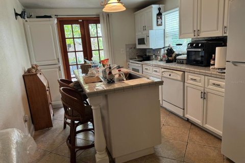 House in Tampa, Florida 6 bedrooms, 149.76 sq.m. № 1791245 - photo 10