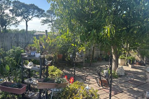 Casa en venta en Tampa, Florida, 6 dormitorios, 149.76 m2 № 1791245 - foto 23