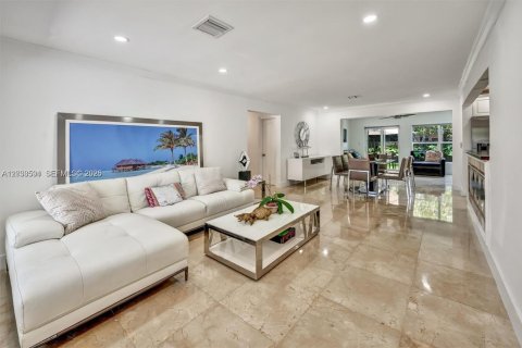 Casa en venta en Hallandale Beach, Florida, 5 dormitorios, 177.63 m2 № 2240418 - foto 20