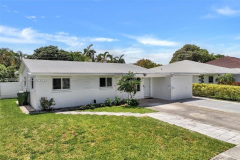 Casa en venta en Hallandale Beach, Florida, 5 dormitorios, 177.63 m2 № 2240418 - foto 2